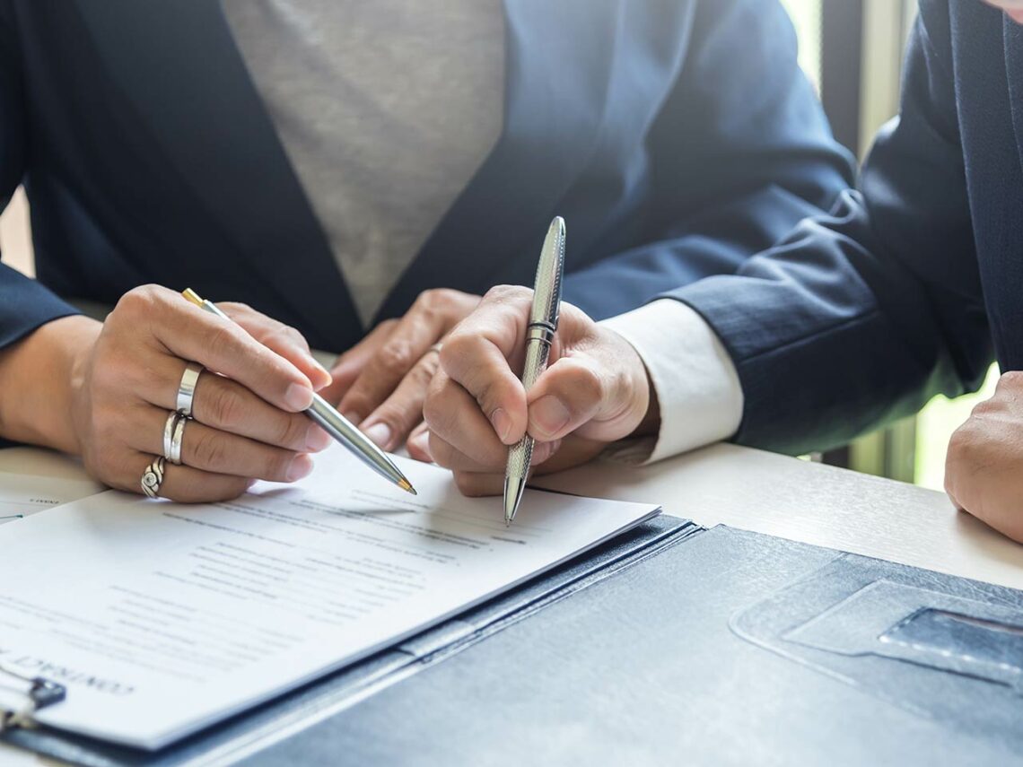 Connectez-vous lors du séminaire pour tout savoir sur la transmission d’entreprise - Photo © AdobeStock - Amnaj.