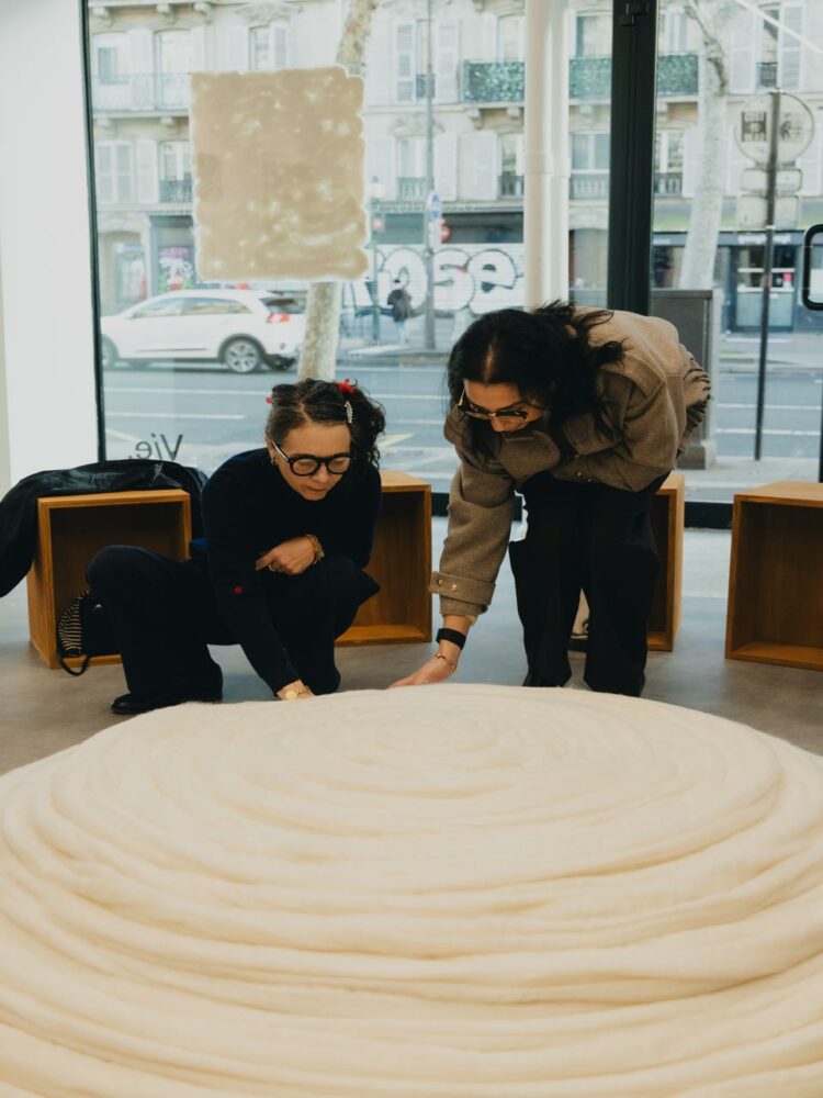 Pendant deux jours, Maje a réuni acteurs du secteur, artisans et leaders d'opinion au sein du « Cercle de Maje » en partenariat avec Nativa™ et Semaine - Photo © Maje x Semaine India Bharadwaj.