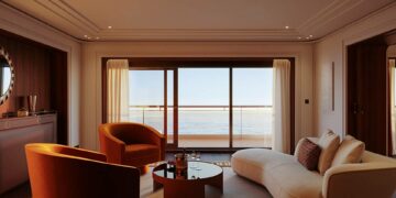 L’Orient Express Corinthian dispose d’une cinquantaine de suites spacieuses. Il a levé les voiles en 2026.