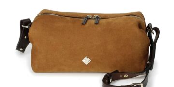 Le sac Sohna, souple et généreux, s’enrichit d’un nouveau format medium pour la collection anniversaire Herbert Frère Sœur.
